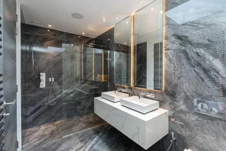 Ullswater Close - Luxury bathroom